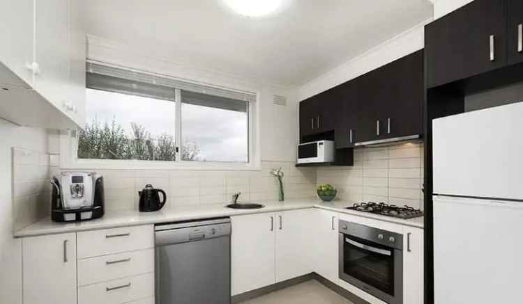 Renovated 2-Bedroom Apartment Near Monash University