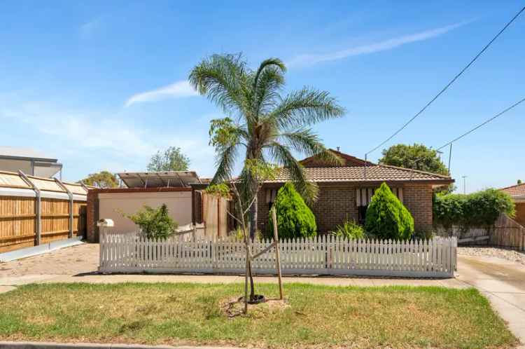 Stunning 4 Bedroom Family Home in Werribee