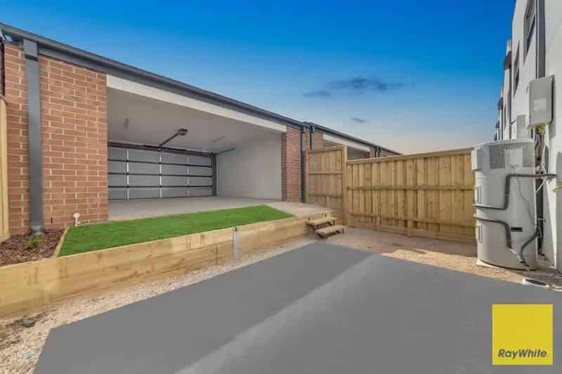 2 rooms house of 151 m² in Melbourne