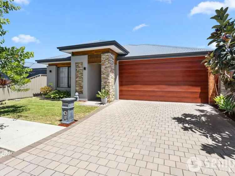 Beautiful 3 Bed 2 Bath Home in Beeliar with Chef's Kitchen and Alfresco