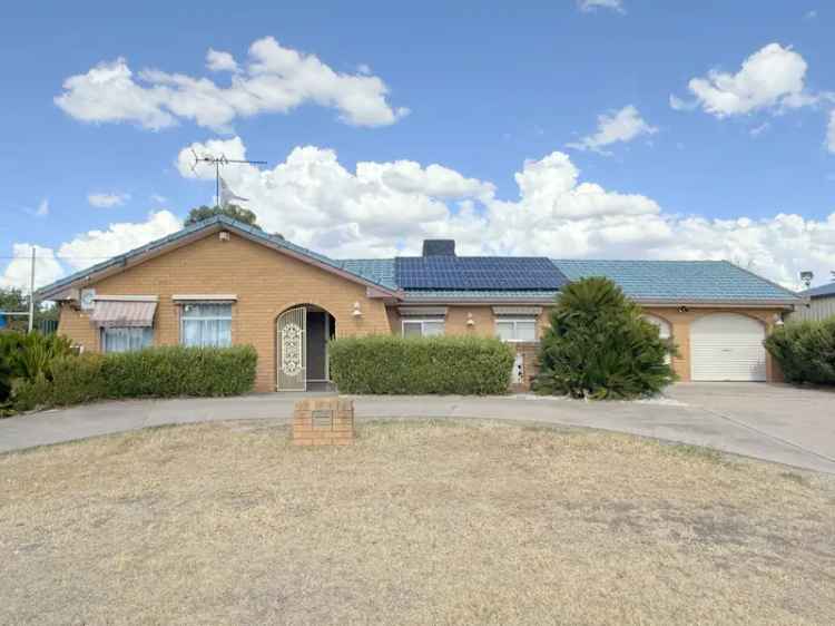 Large Brick Family Home in Amaroo