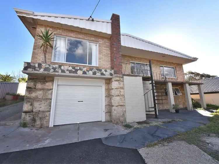 Scarborough Beach Character Home 3 4 Beds Large Yard