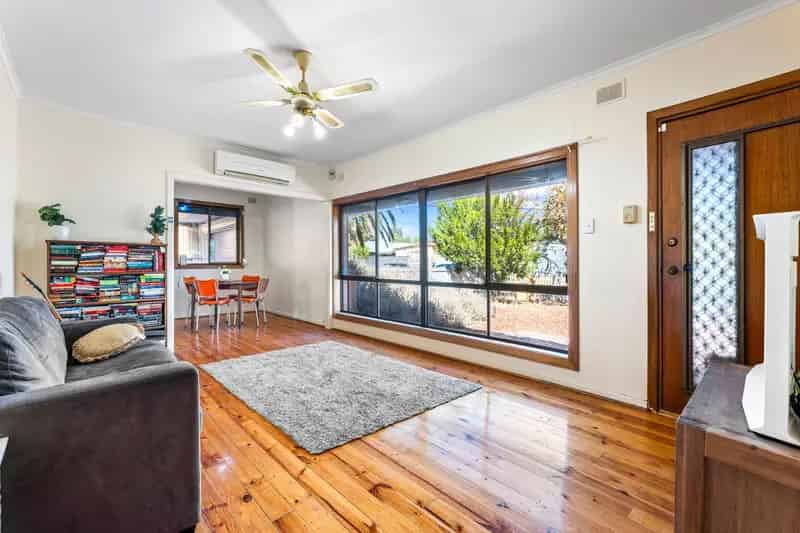 Cosy Contemporary Living with Exciting Scope to Update, Extend or Transform.