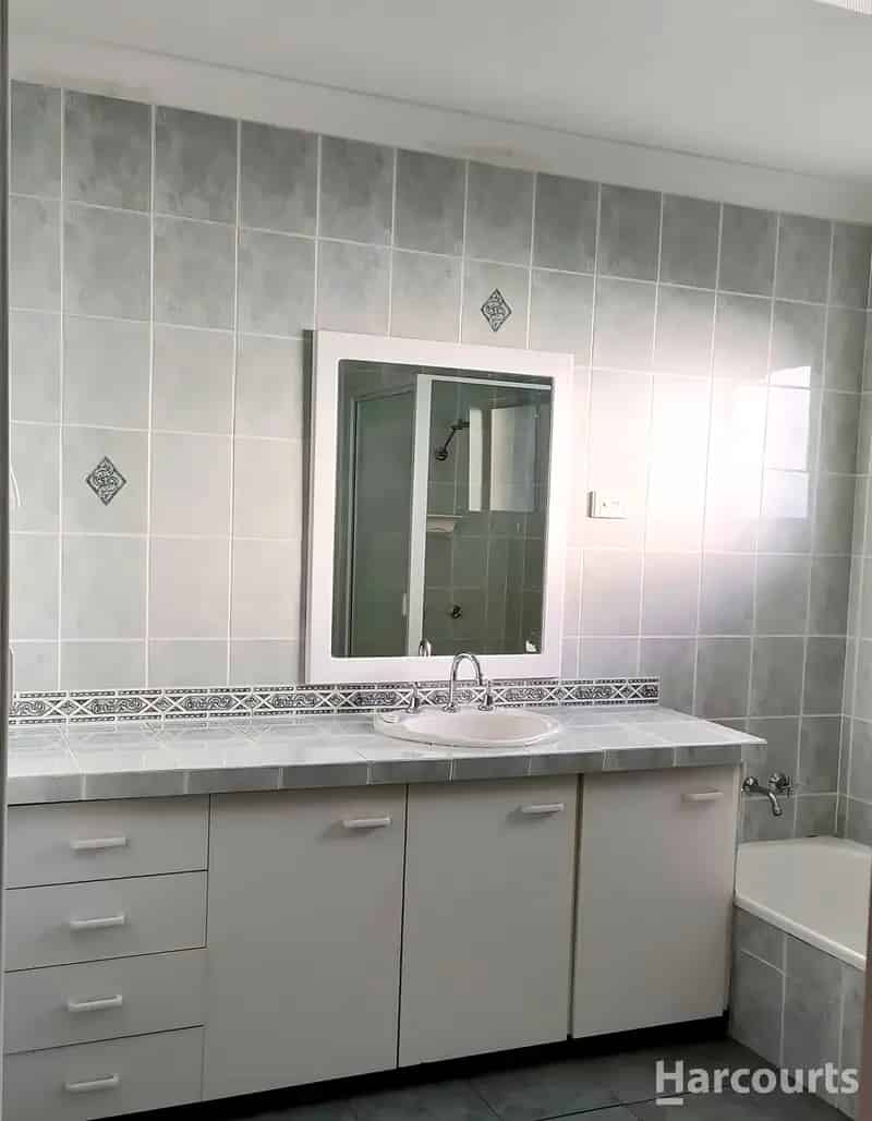 Large Fully Furnished Family Home in Millbank!