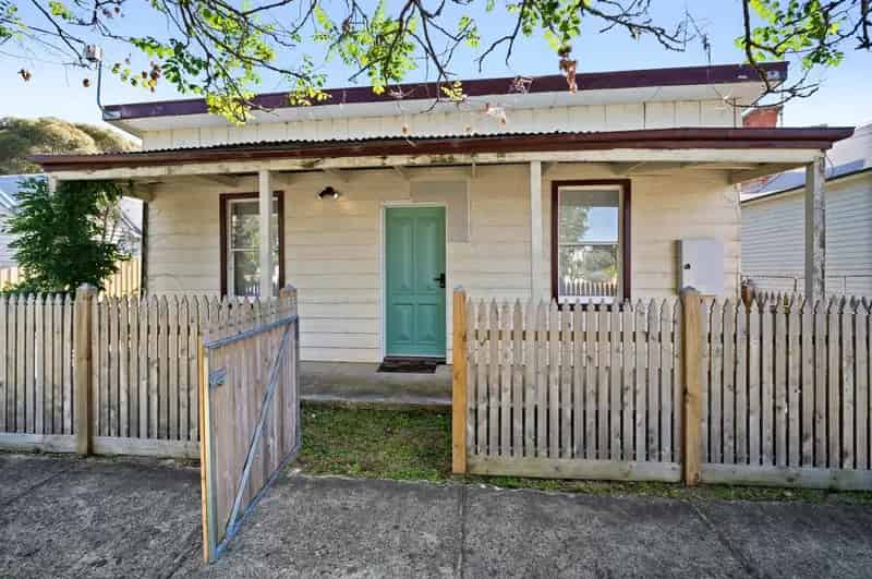 GEORGOUSLY UPDATED TWO BEDROOM HOME IN POPULAR BALLARAT EAST LOCALE