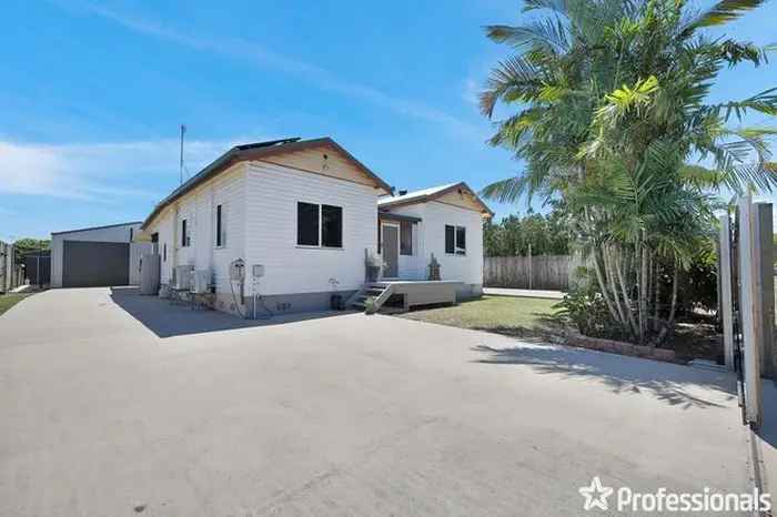 Charming Cottage in West Mackay - Close to Shops and Amenities