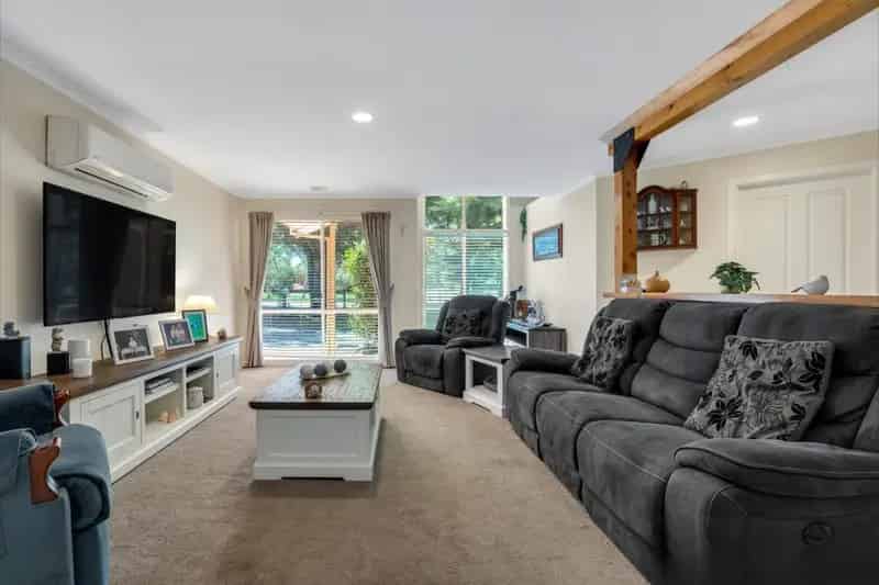 Peaceful Country Living on a Sprawling 2466m² Block