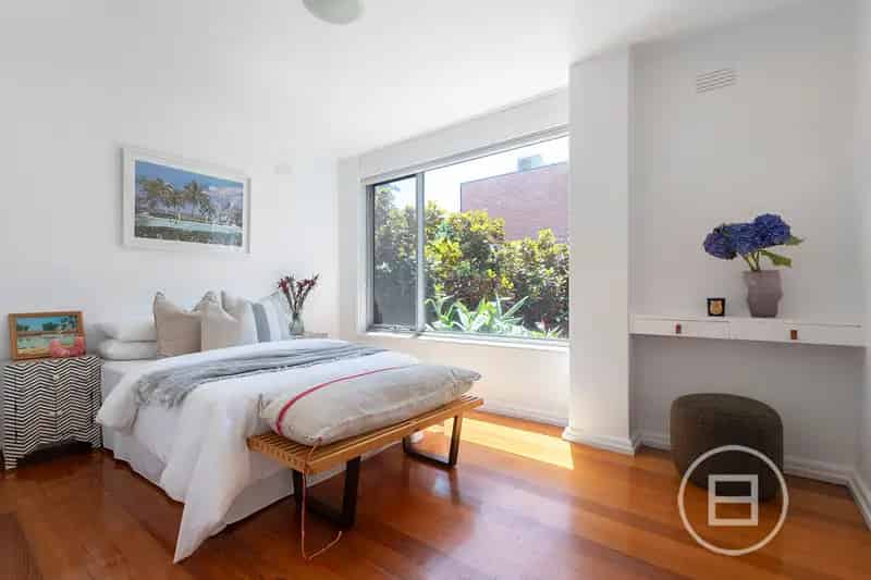 Ground Floor Apartment for Rent in Elwood with North Facing Courtyard