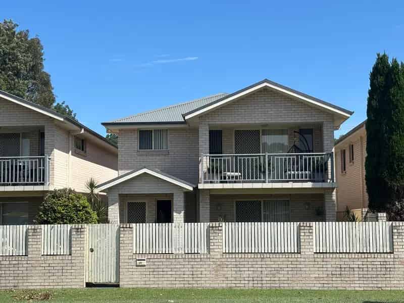 3 Bedroom Townhouse In Great Location