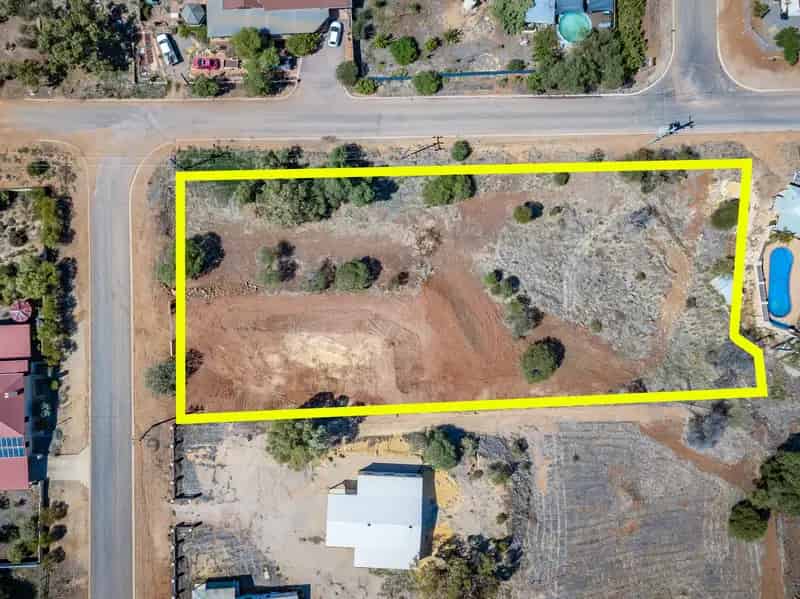 Generous 4,810 sqm Town Block