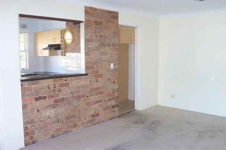 2 Bed Unit Near Parramatta CBD - Air Con & Internal Laundry