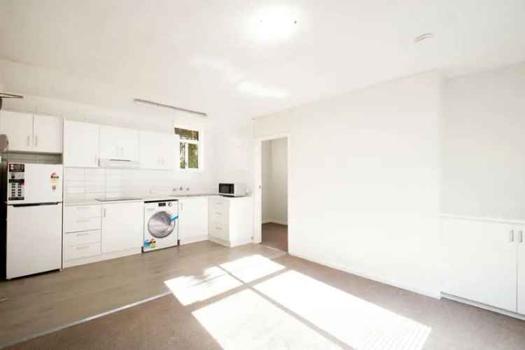 1 Bedroom + Study Apartment in Turner Near ANU and City Centre