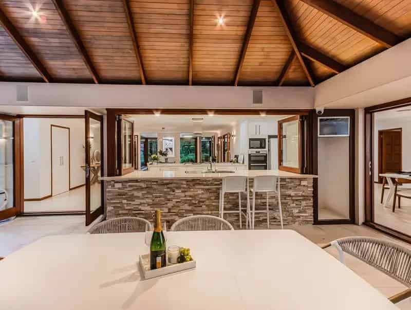 DUAL LIVING ACREAGE OASIS