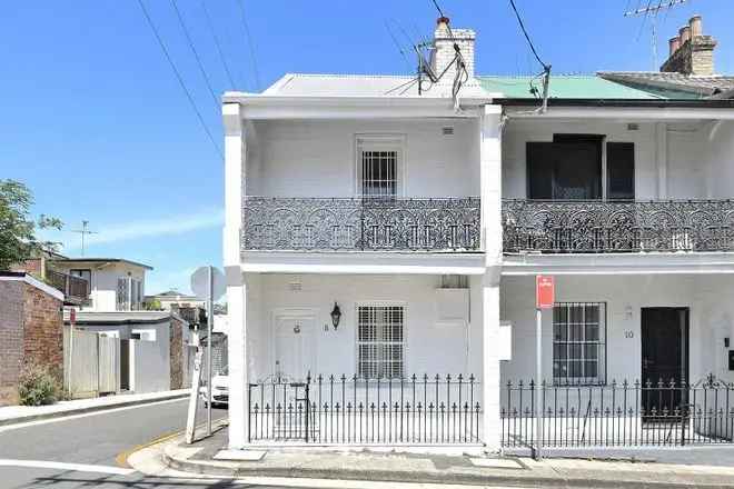 Furnished Classic Terrace House near King Street