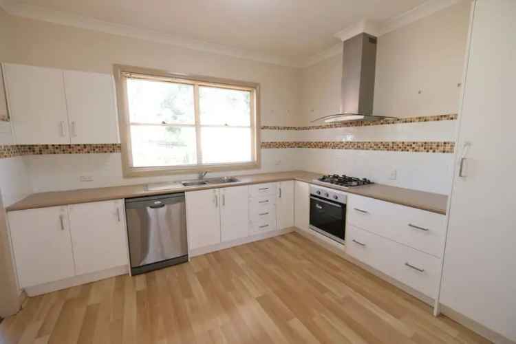 Spacious 3-Bedroom Family Home in Ross Hill Near Schools and CBD