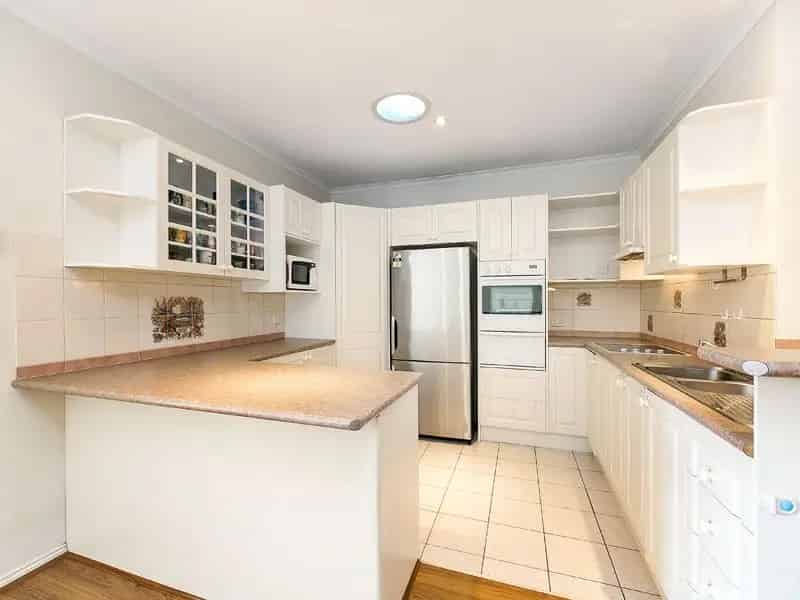 MODERN & SPACIOUS SINGLE LEVEL LIVING