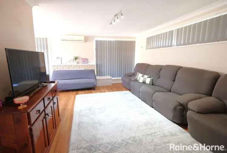 Modern 3 Bedroom Brick Home Albion Hill