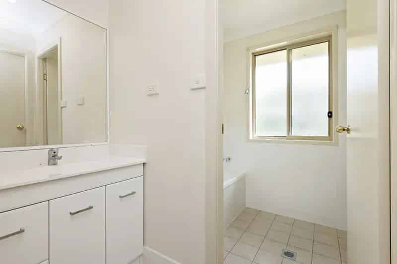 3 Bedroom House for Lease in Weston with Modern Features