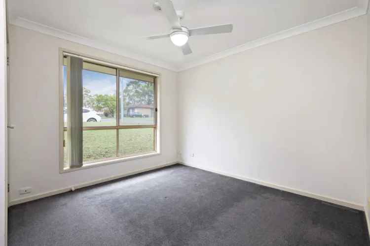 3 Bed House Weston NSW - Modern Kitchen, Large Yard, Pets Considered