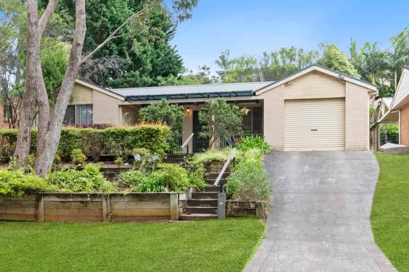Buy single level brick home in Mollymook with beach access