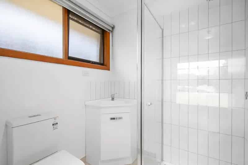 Rent 4 Rooms House in Melbourne with Spacious Living and Great Amenities