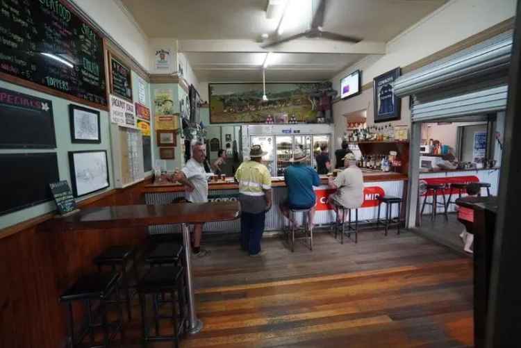 Historic Country Pub and Accommodation – Mount Molloy, QLD