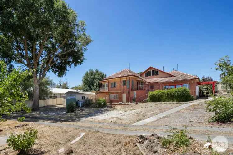 Grand Family Home with Endless Potential 1618m² Allotment