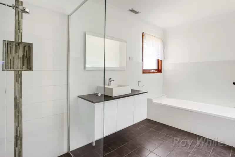 Buy house in Kenthurst with 5 acres and stunning features