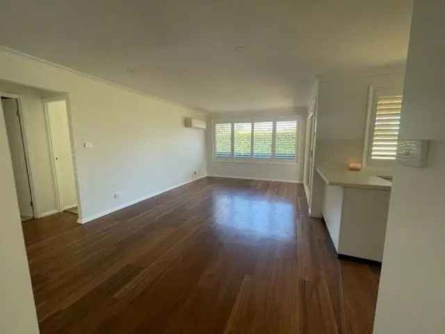 3 Bed Modern Home Narellan Vale - Updated Kitchen - Huge Shed