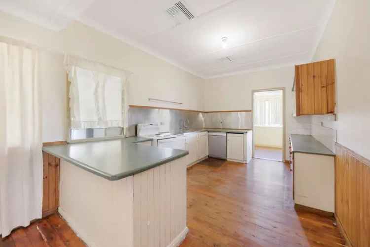 Auction Rural Property Near Tamworth with Spacious Home and Stables