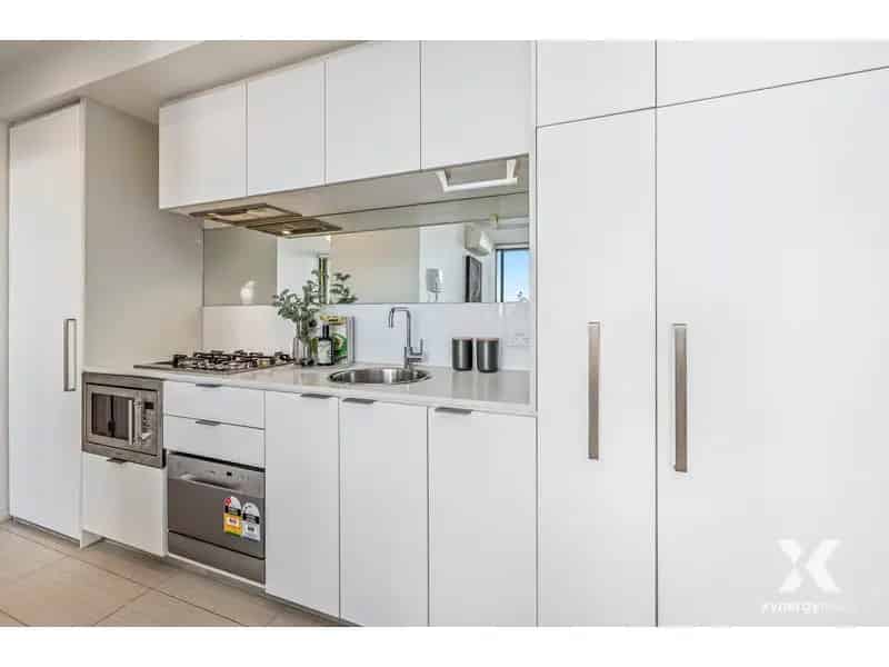 Oceanview Elegance At Tiara Apartment