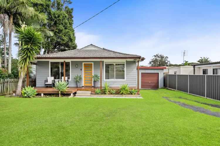 3 Bed Home Berkeley Vale - Close to Shops & Cafes