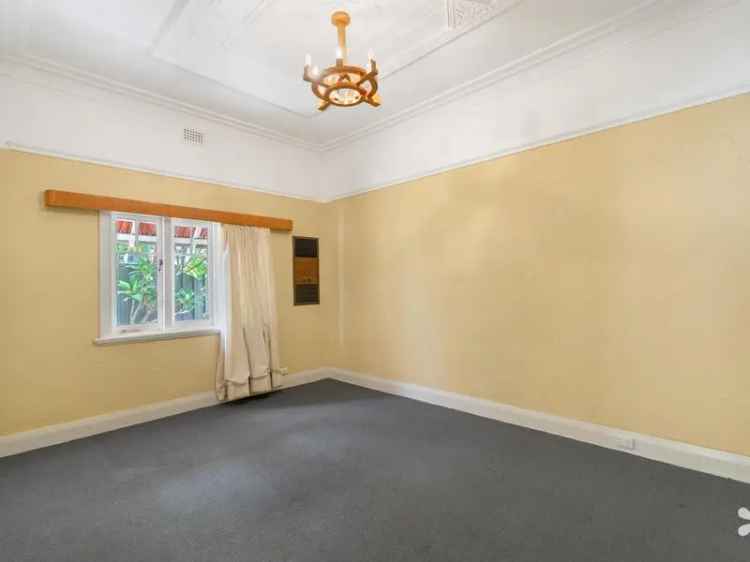 Spacious 4-Bedroom Home near Leederville