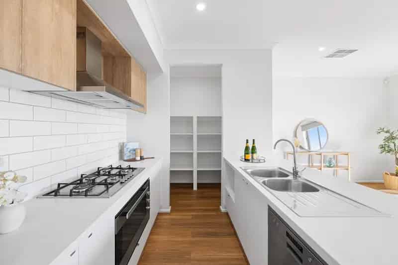 Modern Family Living in Jubilee Estate!