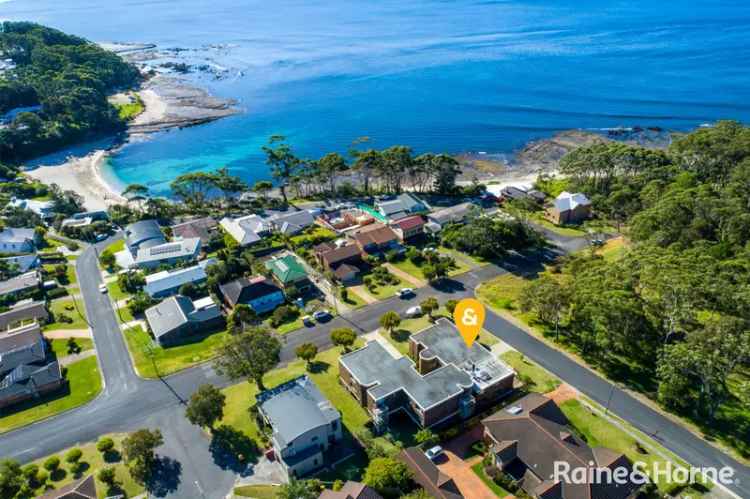 Beachside Apartment Mollymook Ocean Views Near Golf Courses