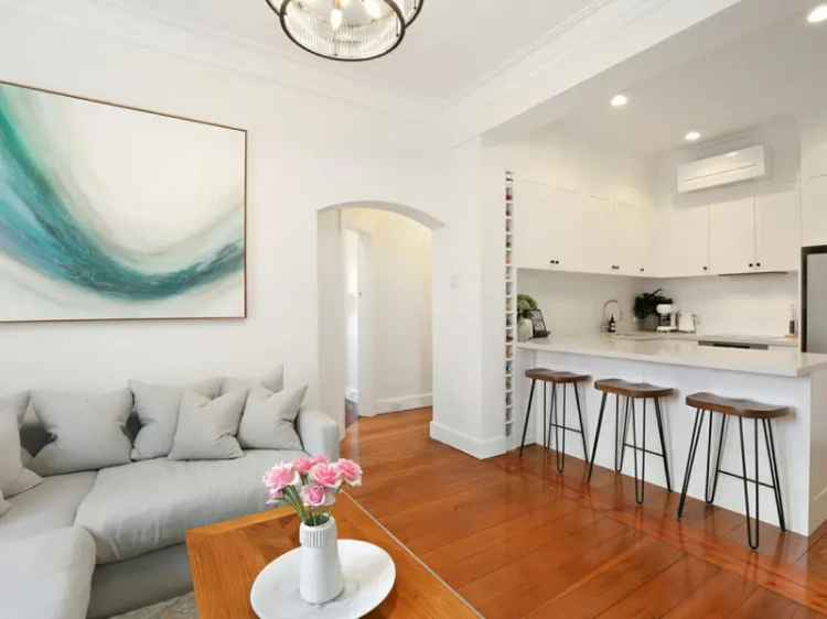 Renovated Art Deco Apartment Near Forsyth Park