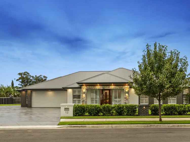 Elegant Family Oasis in Pitt Town: 5 Beds, Home Theatre, Large Backyard