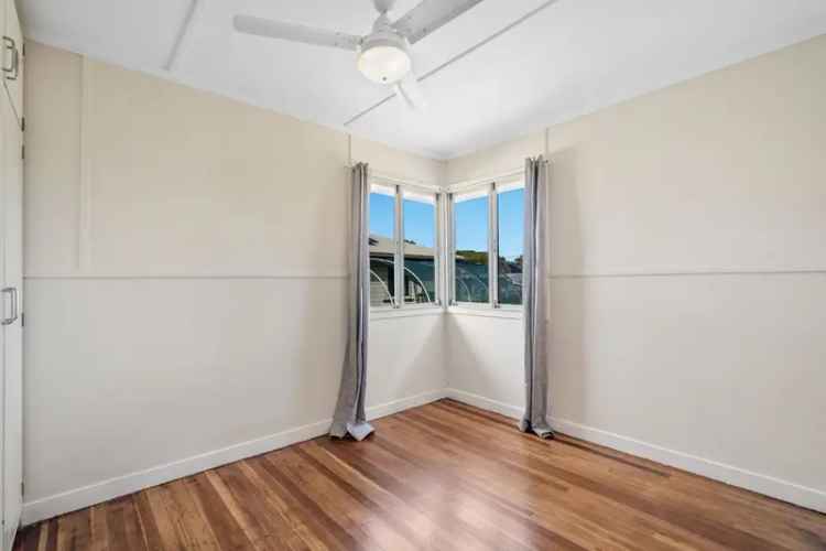 Buy Cosy Home in Leichhardt Featuring 3 Bedrooms and Large Yard