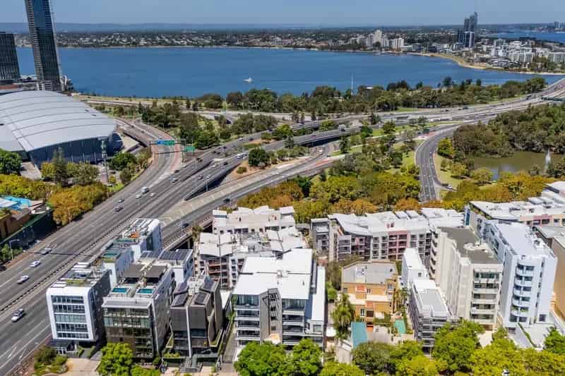 Luxury Apartment for Sale in Exclusive Location with River and Park Views
