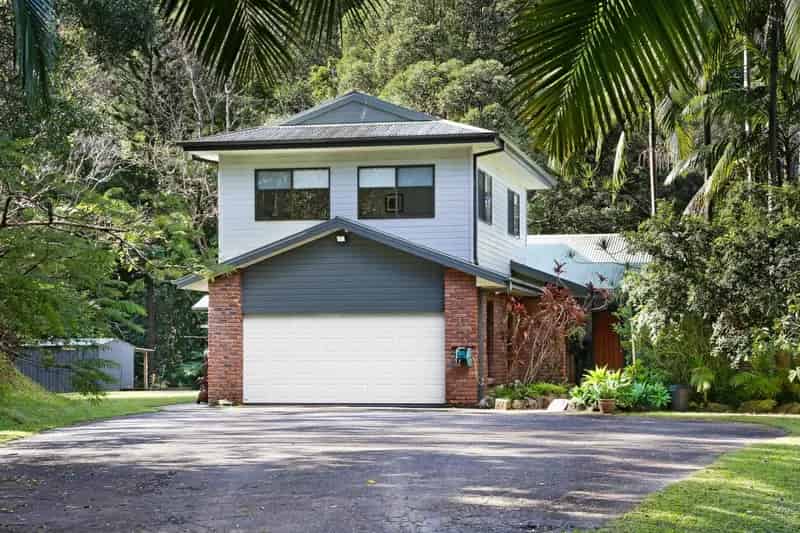 Hinterland Haven Delivers Relaxed Resort-Style Living