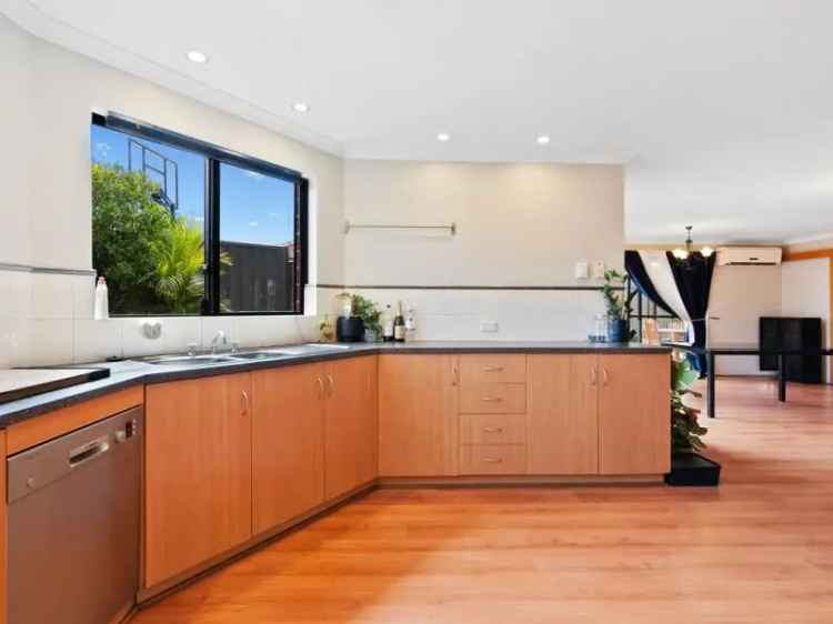 Family Home Near Canning River Four Living Areas Double Garage