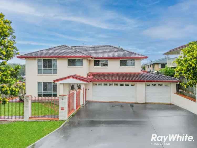 Spacious 6-Bedroom Family Home in Prime Location!