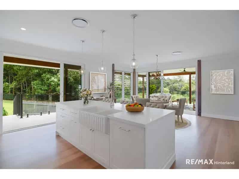 Luxury rent rural property in North Maleny with modern features