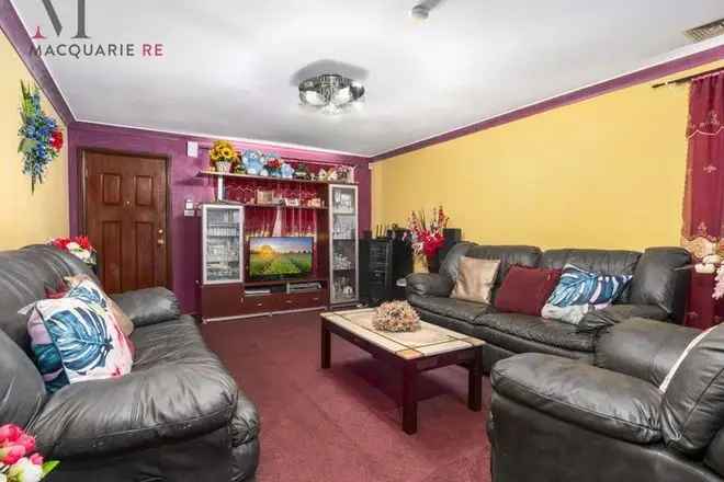 Spacious 4-Bedroom Family Duplex on Large Block