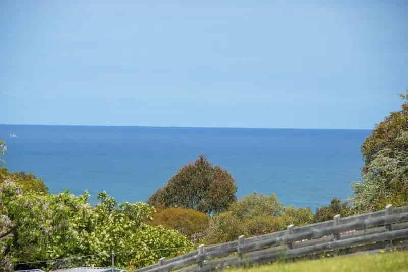 Buy land in Lake Bunga with ocean views and dual access