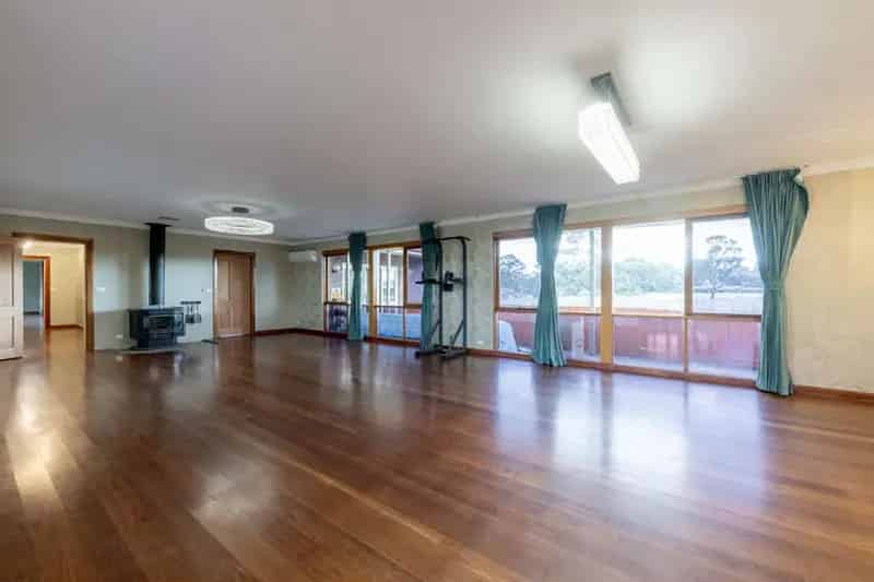 Stunning Buy Rural Property with Pool and Gazebo in Weldon Power Court