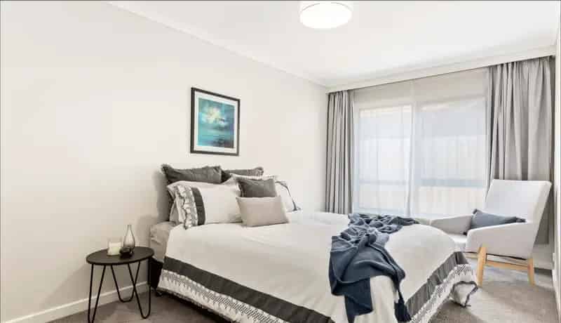 STUNNING 2-BEDROOM APARTMENT WITH PRIVATE COURTYARD!