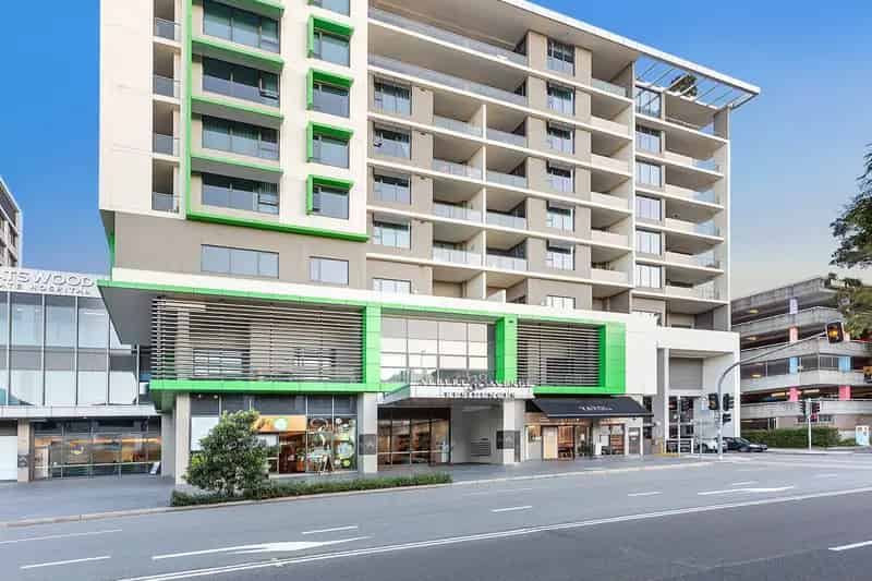 Lease Three Bedroom Apartment in Chatswood with Modern Features