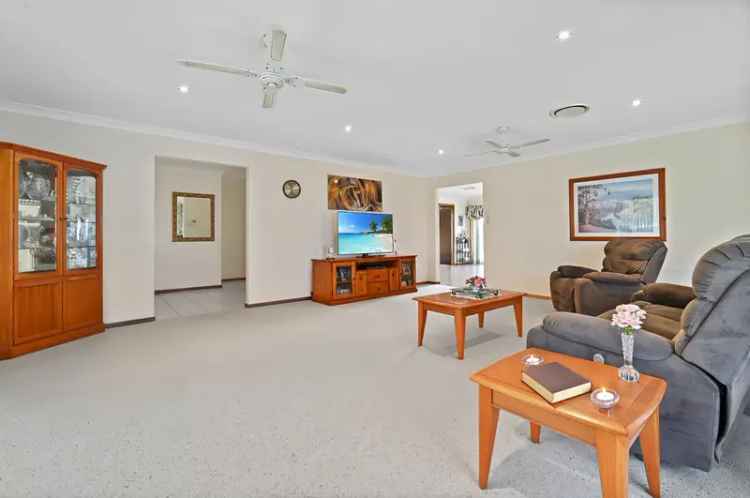 Spacious and Comfortable Lakeside Living at 33 Sturt Street, Swansea