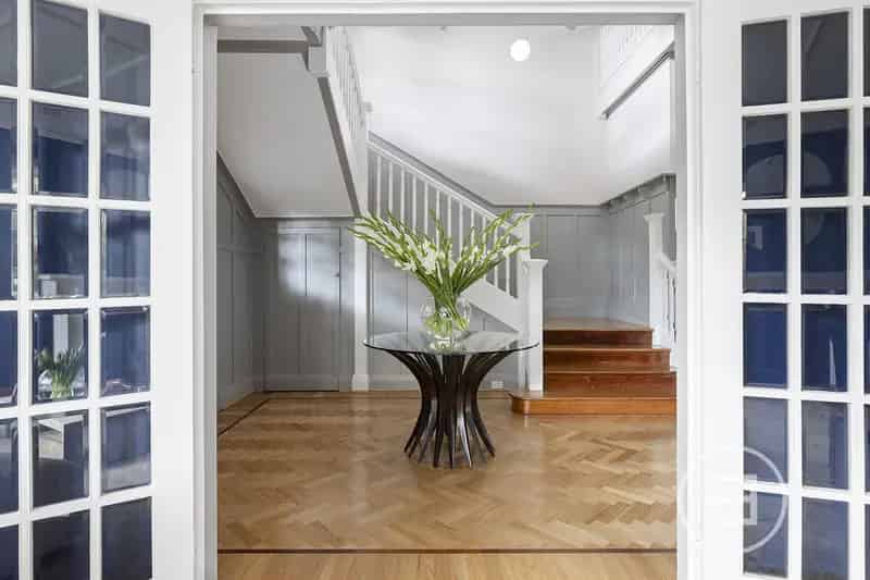 Luxury Buy Residence Bayside with Pool and Gourmet Kitchen